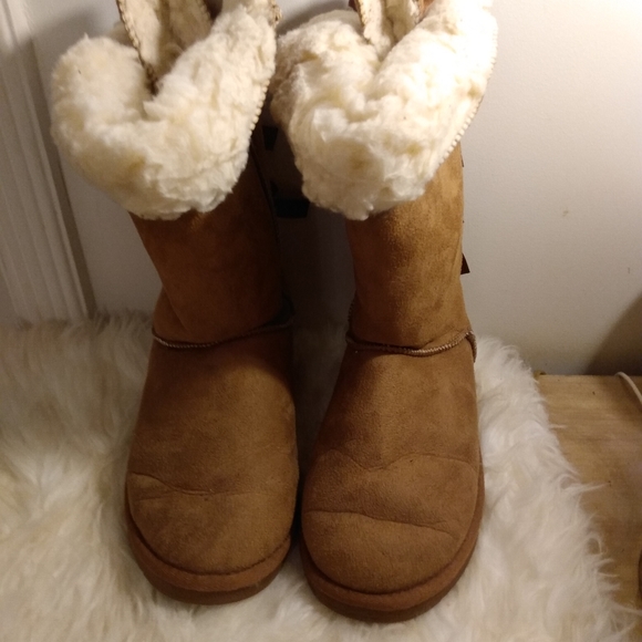 Boots - Picture 7 of 11